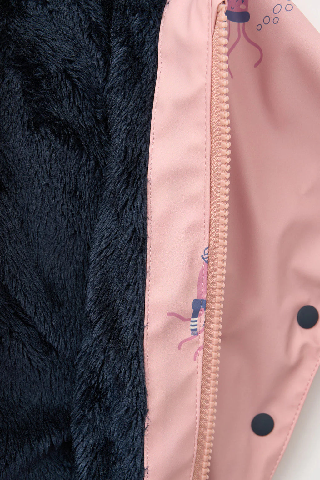 Impermeable capa con forro interior