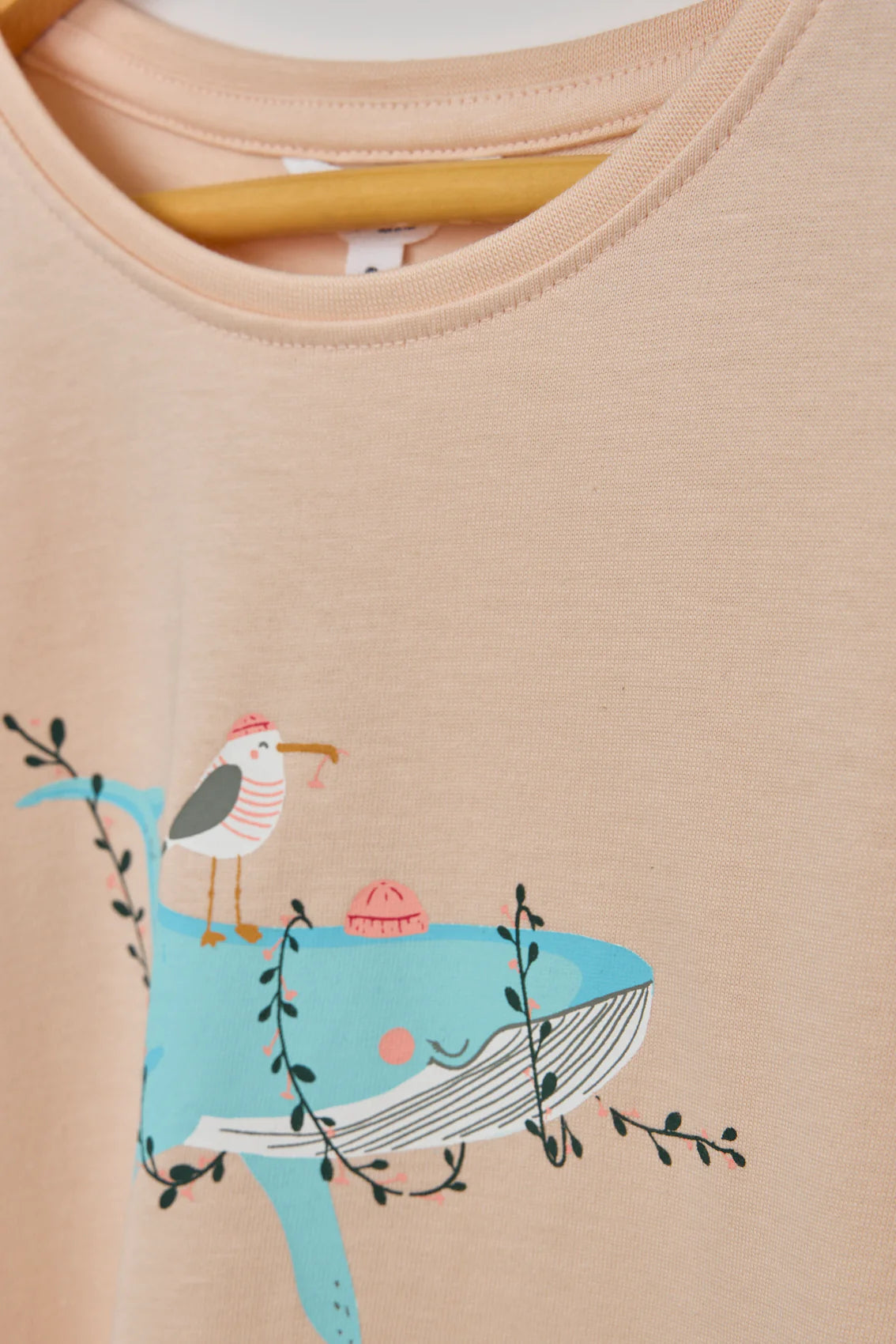 Camiseta algodón manga larga ballena y flores rosado