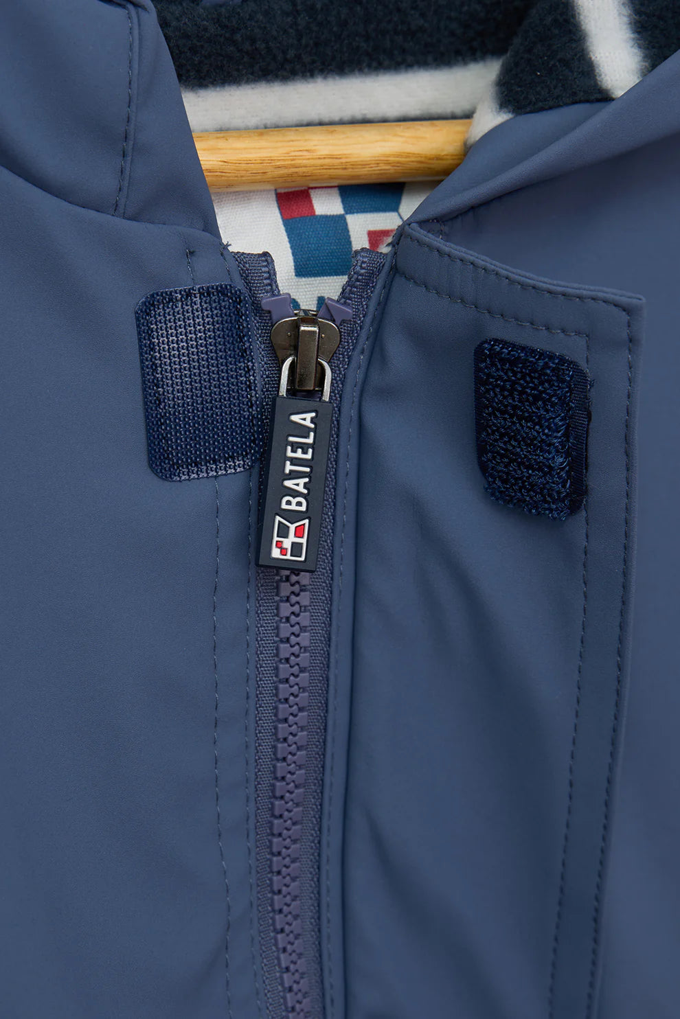 Impermeable infantil con forro polar azul
